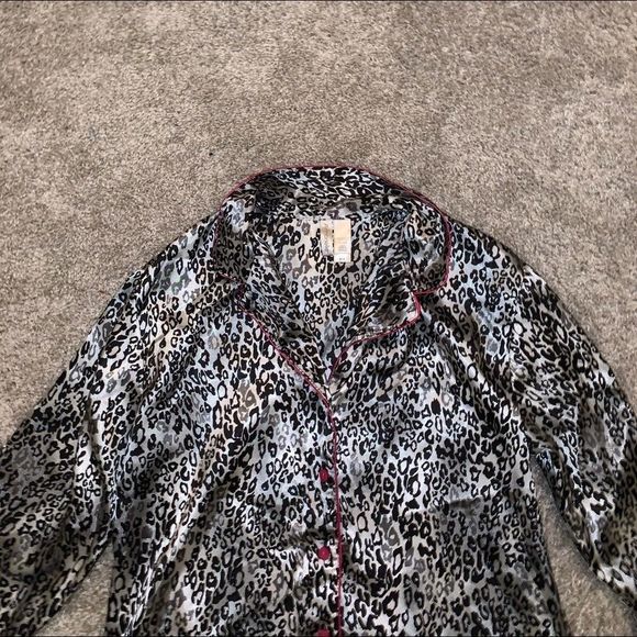 🌸3/$30🌸 Ambrielle Cheetah Print Button Down Top size M - Picture 4 of 8
